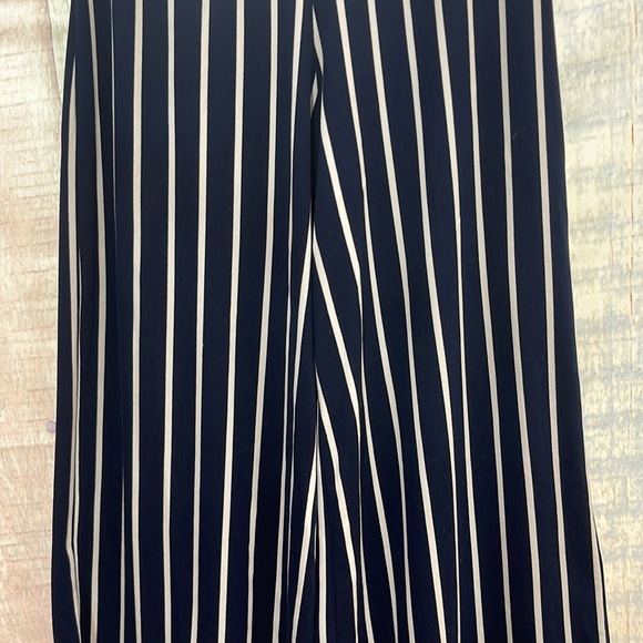 - In good used condition Woman’s Capella wide leg pants. Size is medium. - Picture 3 of 14